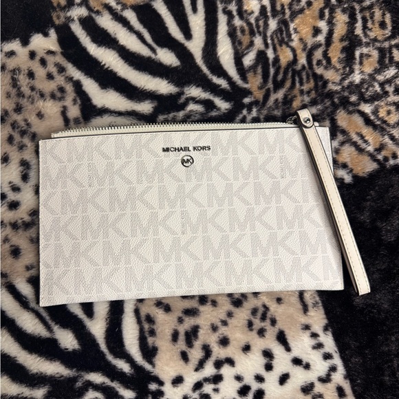 Michael Kors White & Light Pink Signature Tote with Wristlet - Picture 2 of 6